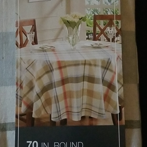 Tablecloth - Picture 3 of 3